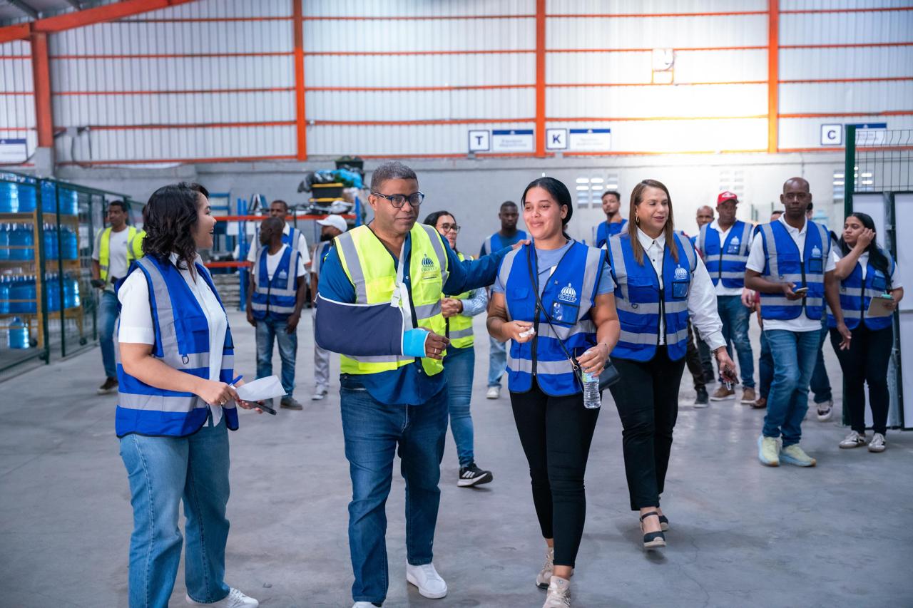 Propeep socorre familia que lo perdió todo en incendio.
