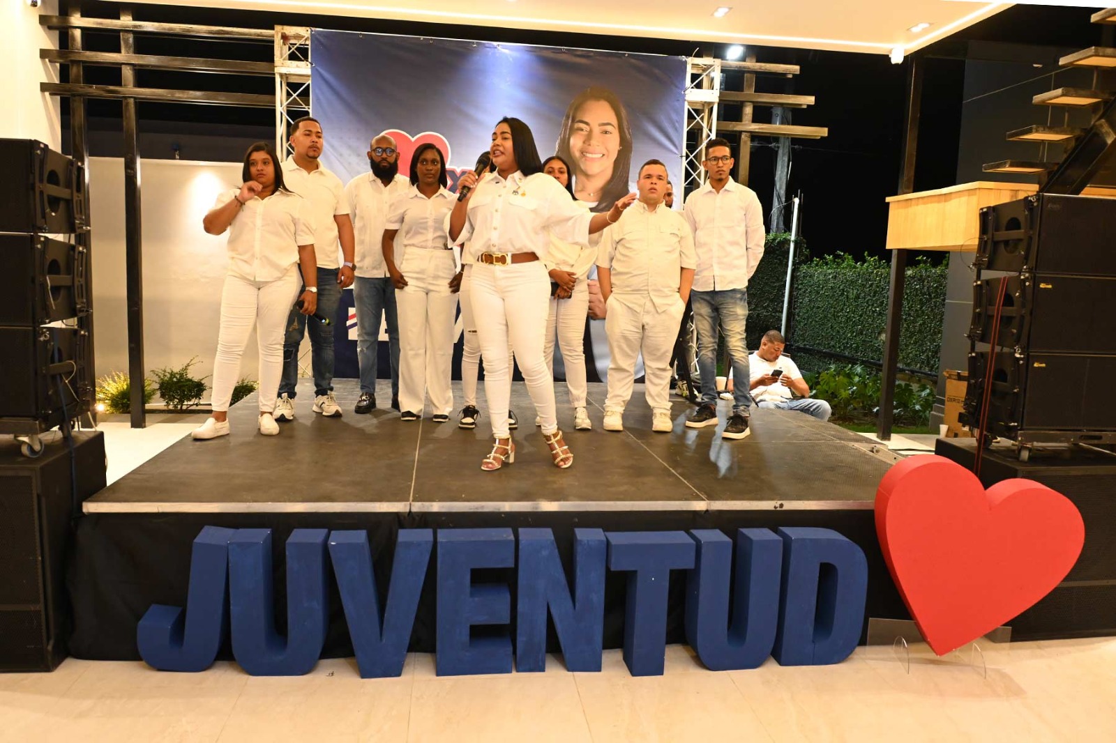 Leyvi Bautista con la juventud.