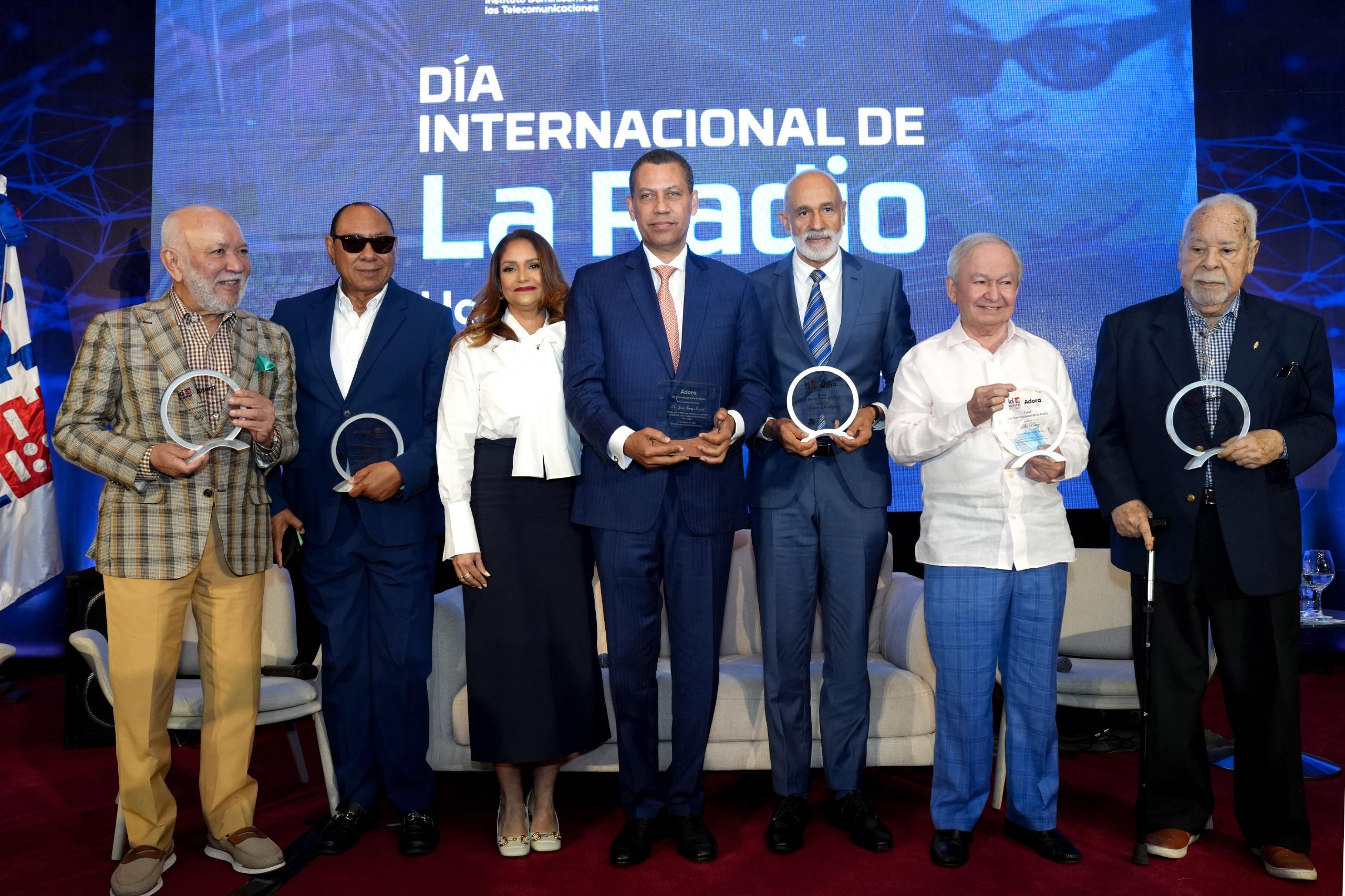 Indotel reconoce personalidades.