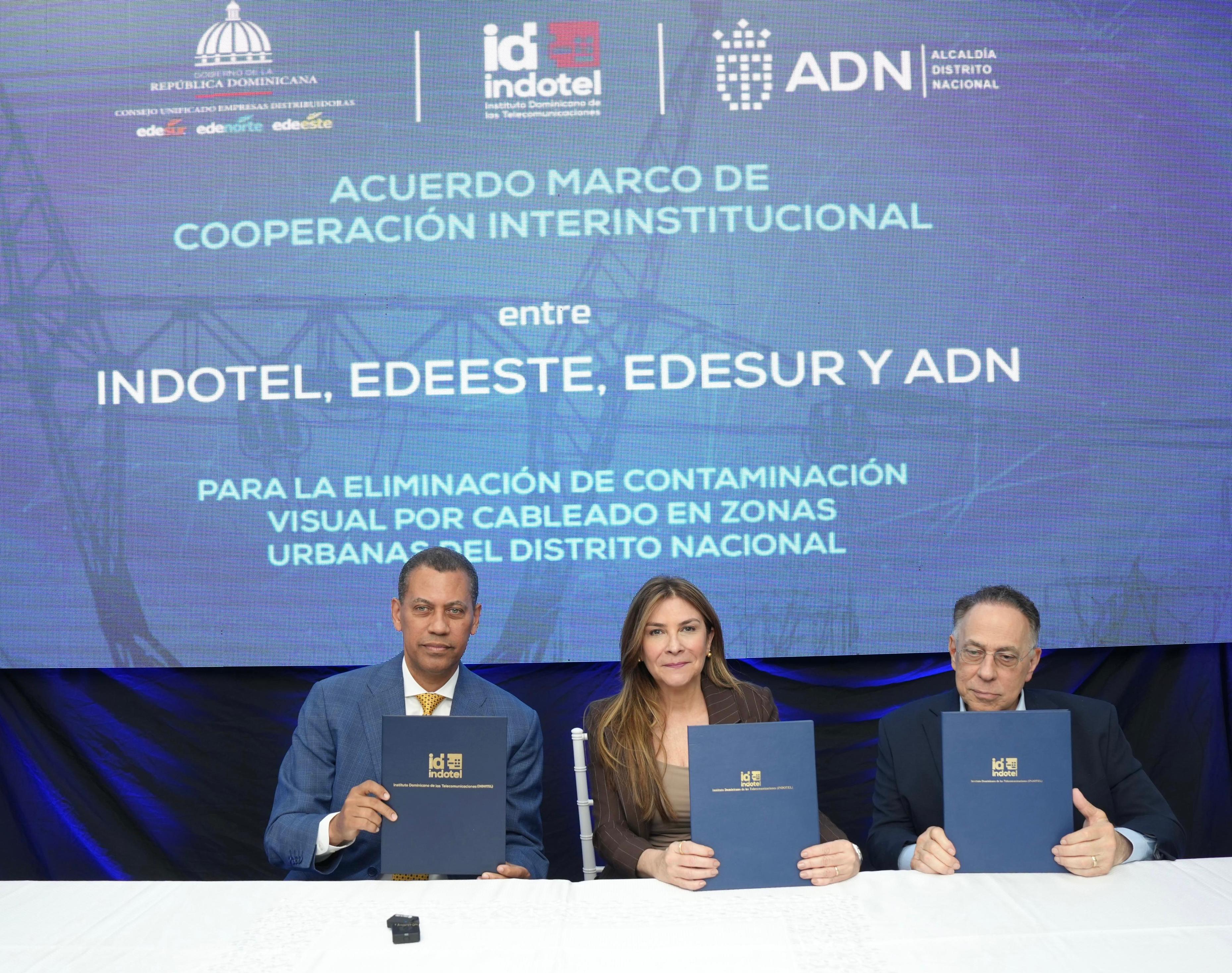 Firma historica entre instituciones de RD