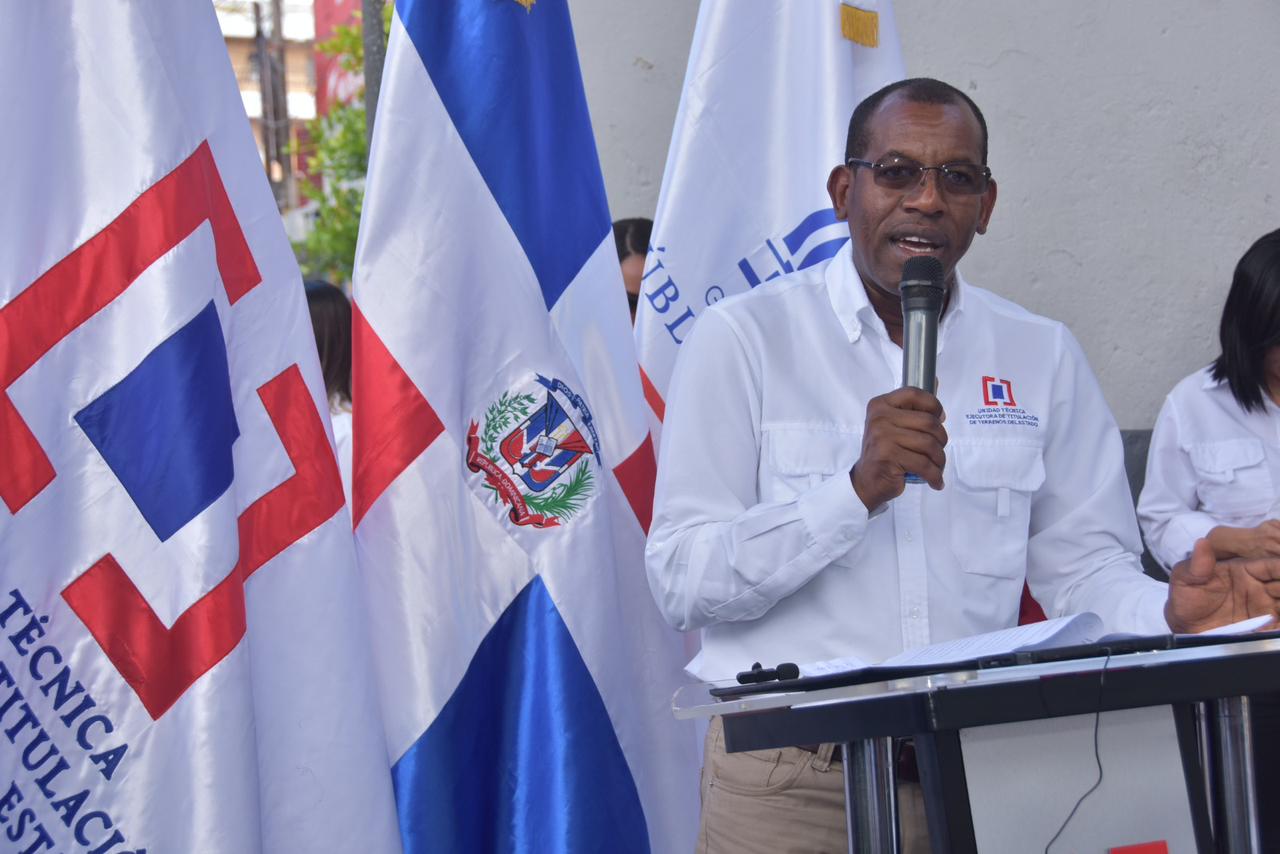 Continúa entrega de títulos .