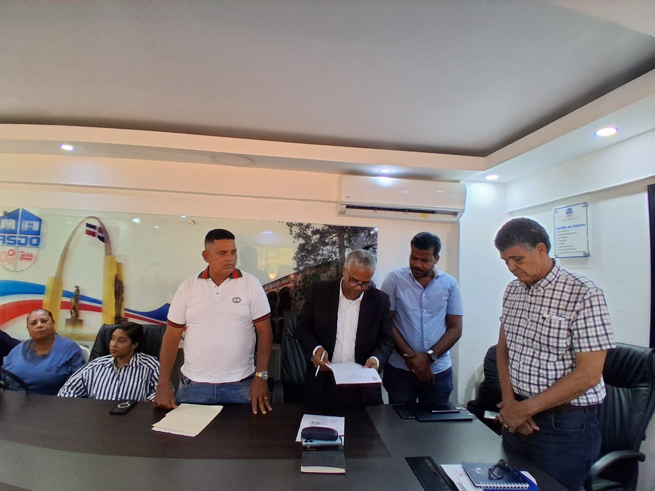 Alcaldía SDO fortalece servicios con inversión superior a RD$100 millones y nuevas estrategias de limpieza.