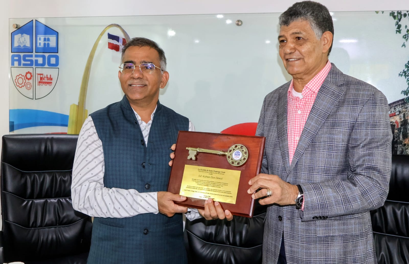 Embajador de la India visita la Alcaldía de Santo Domingo Oeste y destaca oportunidades de cooperación y desarrollo