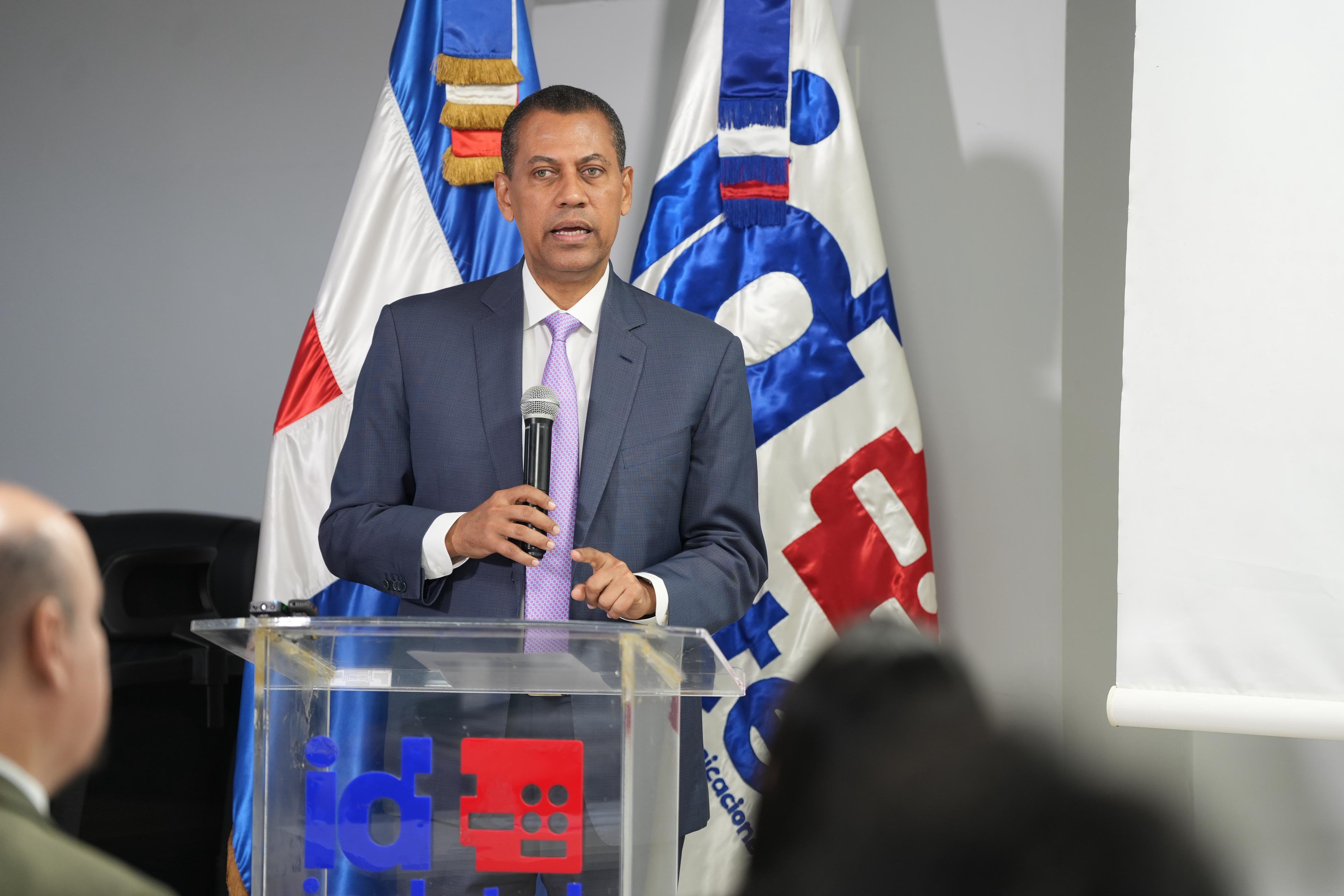 Gómez Mazara llama a universidades liderar transformación digital del país.