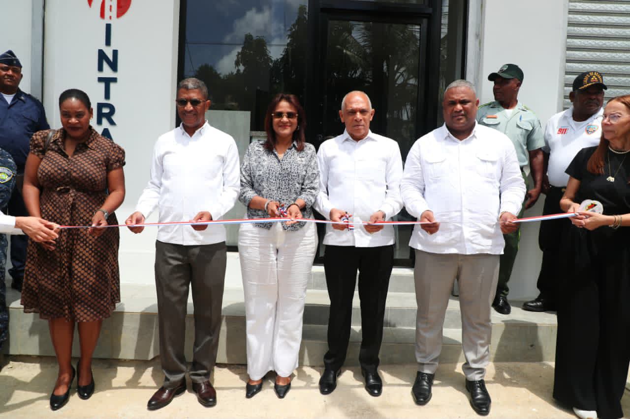 INTRANT inaugura en Samaná primera oficina de licencias beneficiando a 49,625 conductores.