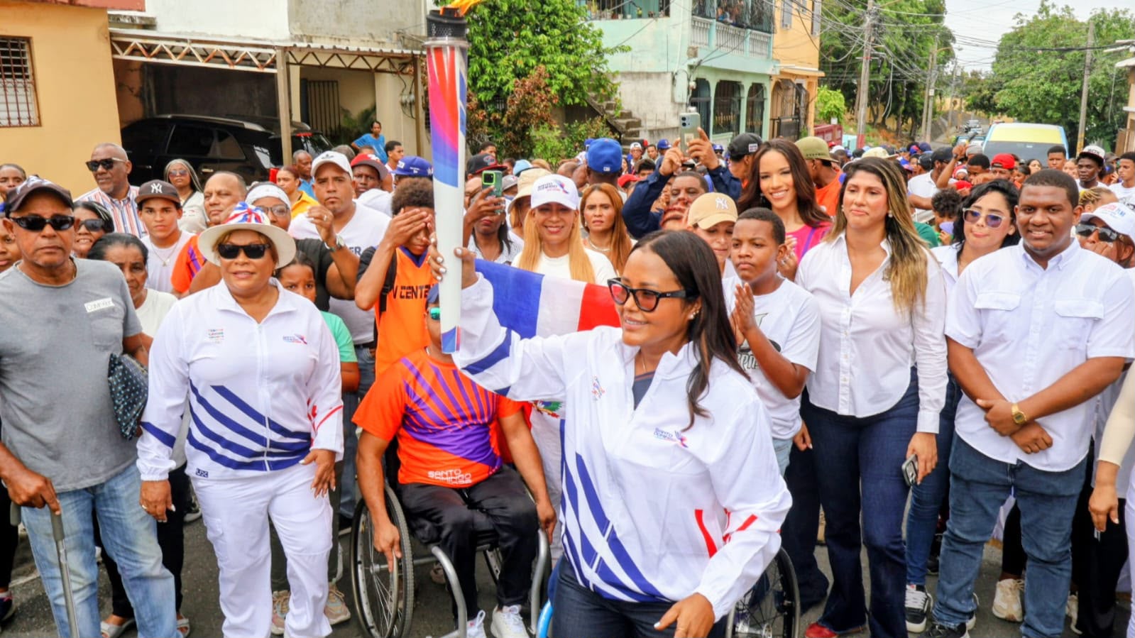 Scarlet Benzán destaca la Llama de los Valores como símbolo de unidad y orgullo nacional rumbo a Santo Domingo 2026.